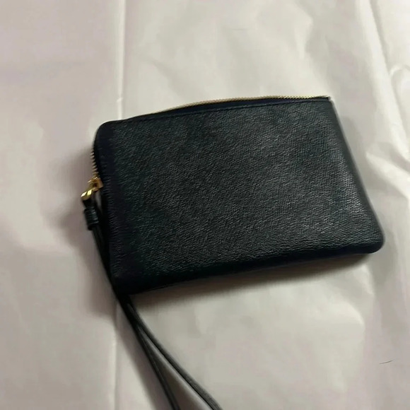 NWT Coach cross grain leather corner zip wristlet. - Picture 4 of 5